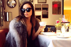 Шубу надо покупать в молодости, потому, что в старости одев ее и подойдя к зеркалу понимаешь, что шуба выглядит лучше тебя