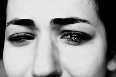 Бывает терпишь, прощаешь, закрываешь глаза на все, а потом из-за какой-то мелочи разворачиваешься и молча уходишь.