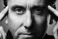 Нет болезни опаснее любви, так как только она сразу овладевает и телом, и головой, и сердцем.