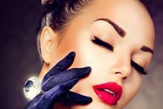 У девушек все просто: если парень хороший - будет другом а если мудак - значит любовь всей жизни.