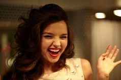 Ты сух и глух, а я ранима. Транжира я... Ты - редкий жмот!  Короче, мы несовместимы: я близнецы, ты - идиот!