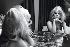 В воскресенье собралась в церковь, муж дал с собой валидол, на случай если священника прихватит.