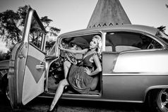 Tри цели в жизни: Стать счастливой женой,  Офигенной мамой и бешеным водителем.