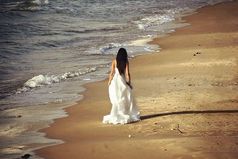 Если на мужа невозможно положиться,  на него следует положить один раз и навсегда.