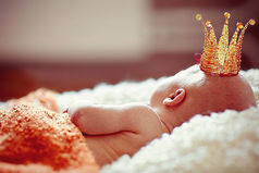 Раньше спорили с мужем кто в семье главный.  Появился ребенок - узнали!  Теперь спим и едим когда Царь разрешит!