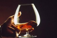 Я сразу поняла, что у нас с ним ничего не выйдет, когда в кафе я заказала себе коньяк, а он - мороженое.