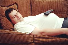 Плотно накормленный и напоенный муж, аккуратно уложенный на диван не причиняет никаких хлопот  и легко вписывается в интерьер любой квартиры.