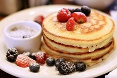 Вчера поняла, что старею.  Блины стали получаться все лучше и лучше.