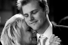 Когда свекровь любит свою невестку - она приобретает дочь,  а когда не любит - теряет сына