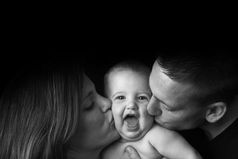 Так приятно смотреть,когда любимые родители счастливы.