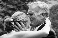 Отец для девочки - это первый и долгое время единственный мужчина в жизни. Он самый лучший и сильный. За него не надо бороться, его не надо искать. Он любит без всяких условий.