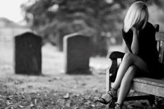 Вчера позвонил какой-то незнакомец и попросил встретиться с ним в полночь на кладбище. Странный какой-то. Так и не пришел.