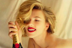 Что значит «Напилась в рабочее время»?  Обед — это моё личное время. Как хочу, так им и распоряжаюсь.