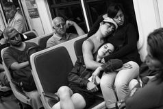 В автобусе, мужчины, если уж вы на меня совсем легли, то хоть не спите!