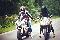 Нужно уметь ждать. Ждать человека, ждать счастья, ждать встречи.  Это того стоит, потому что подождав, ты обретаешь всё.