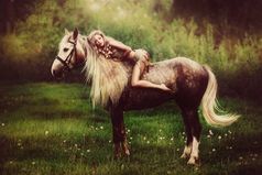 Сколько бы я не работала, я всегда выгляжу свеженькой,  бодренькой, отдохнувшей лошадью!