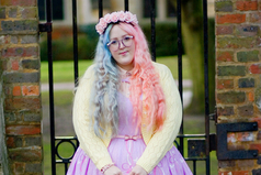 Не плачь, ты не толстая, просто родители тебя специально заботливо откормили, чтобы оградить от стриптиза и проституции!