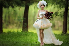 Возьмите меня уже замуж! Срочно! А то все замужние подруги жалуются  какие они несчастные. Одна я счастливая. Прям неудобно как-то.