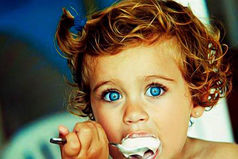 Ребёнок, пожив у бабушки с дедушкой, стал в садике играть, как-будто он самогонку гонит. Самое страшное, что ВСЕ дети выстроились к нему в очередь с кружками!