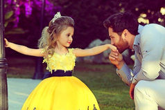 Дорогой папа! Возможно, однажды я встречу принца,  но ты навсегда будешь моим королем!!!