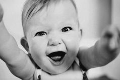 Когда высыпаешь ребенку целый пакет игрушек,  знаете что он выбирает? Пакет, блин, пакет