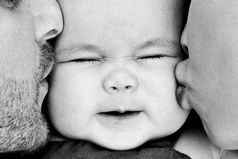 Как хорошо, когда есть сын! Он самый лучший из мужчин! Мой солнца лучик золотой, улыбка, что всегда со мной! Прекрасней в мире счастья нет! Души моей он яркий свет! Как хорошо, когда есть сын! Он самый важный из мужчин!