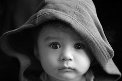 Как хорошо, когда дома есть дети! Зашел - споткнулся о кастрюлю,  упал, а тут на счастье подушка лежит! В ванной - ботинки,  в спальне пряники. А главное - все под рукой!