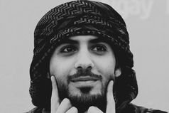 Молчание и улыбка - это два мощных оружия. Улыбка является способом решения многих проблем, молчание же помогает их избежать.