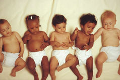 После рождения девятого ребенка  родители уже спали со светом, и под присмотром взрослых детей.