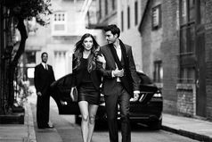 Не платья, перстни или стразы, ни даже модная машина. Ничто так женщину не красит, как точно выбранный мужчина.