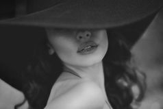 Мужчины, если вы с годами перестаете видеть красоту и прелесть своей жены, не забывайте, что у других мужчин со зрением все в порядке!