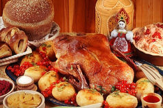 Чем отличается шведский стол от русского! За шведским столом можно до отвала наесться, а за русским — до упада нажраться