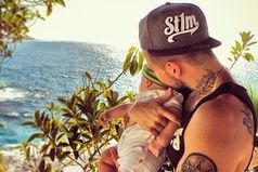 Парни, которые нянчатся с детьми, кажутся мне более мужественными, чем те, что клеят всех баб и рвут на себе рубашки.