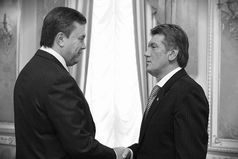 Несколько лет назад по интернету ходила шутка: сначала президентом будет Ющенко, потом - Янукович и всё, президентов на Украине больше не будет - алфавит кончится. Дошутились.