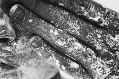 Помните! Когда вы уклоняетесь от налогов,  где-то плачет маленький ребёнок чиновника,  которому не хватает на кокаин