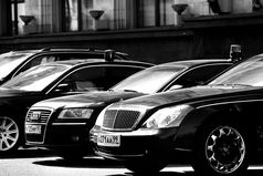 Каждый раз, когда слышишь о борьбе чиновников с коррупцией, почему-то вспоминается старая шутка: 