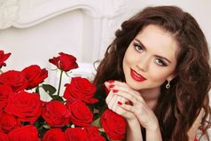 А наш день 8 марта, потому что девушка - это восьмое чудо света.