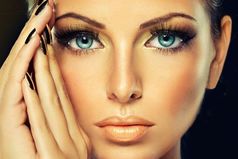 Косметика - это средство выглядеть моложе в старости и старше в молодости.