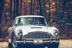 Сейчас машиной не удивишь, сейчас удивишь отсутствием кредита.