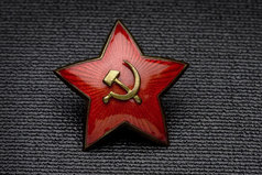 За то, чтоб сбывались хорошие сны. За то, чтобы все дожидались весны. За то, чем живем мы, надеждой полны: За завтрашний день без войны!