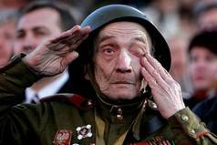 Вспомним всех поимённо, горем вспомним своим. Это надо не мёртвым, это надо - живым! Будьте счастливы дорогие ветераны, солдаты, труженики тыла.