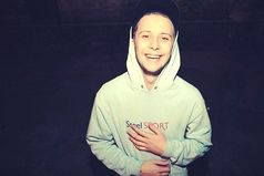 Мы рождаемся с криком, умираем со стоном. Остаётся только жить со смехом.