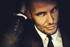 Кто битым жизнью был, тот большего добьется. Пуд соли съевший, выше ценит мед. Кто слезы лил, тот искренней смеется. Кто умирал, тот знает, что живет.