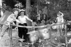 О том что было первого мая, узнай у очевидцев.