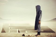 Жизнь, как лабиринт - никогда не знаешь, что ждёт тебя за следующим поворотом. Но точно знаешь, что выход есть…