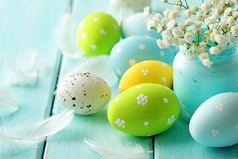 День великий, день спасенья! Светлый праздник наступил! День Святого Воскресенья Бога правды, Бога сил! Все заботы и сомненья отлетели далеко!