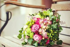 Хочу увидеть за дверью своей квартиры большого мишку, букет цветов и надпись на розовом листочке: 