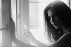 Как безразличие похоже на измену! Оно с предательством одну имеет цену.