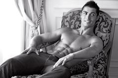 Одинокий волк, опытный любовник, настоящий мужчина - вобьёт гвоздь, вынесет мусор, вытряхнет ковер. Лишь бы кормили!!!