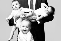 Мужчины как дети: закапризничал - дайте грудь.